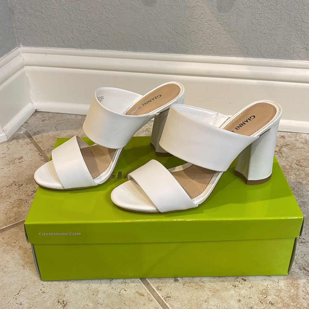 Gianni Bini white leather heeled slides - Picture 6 of 6